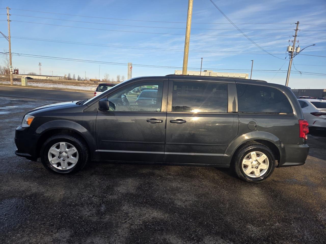 2012 Dodge Grand Caravan SXT, STOWNGO, 7 PASSENGER, WINTER TIRES, AS IS Photo