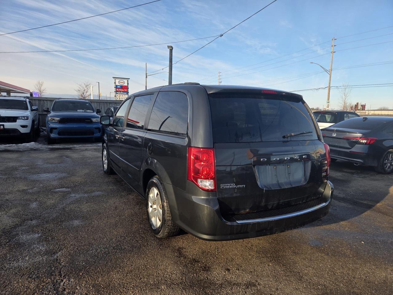 2012 Dodge Grand Caravan SXT, STOWNGO, 7 PASSENGER, WINTER TIRES, AS IS Photo2