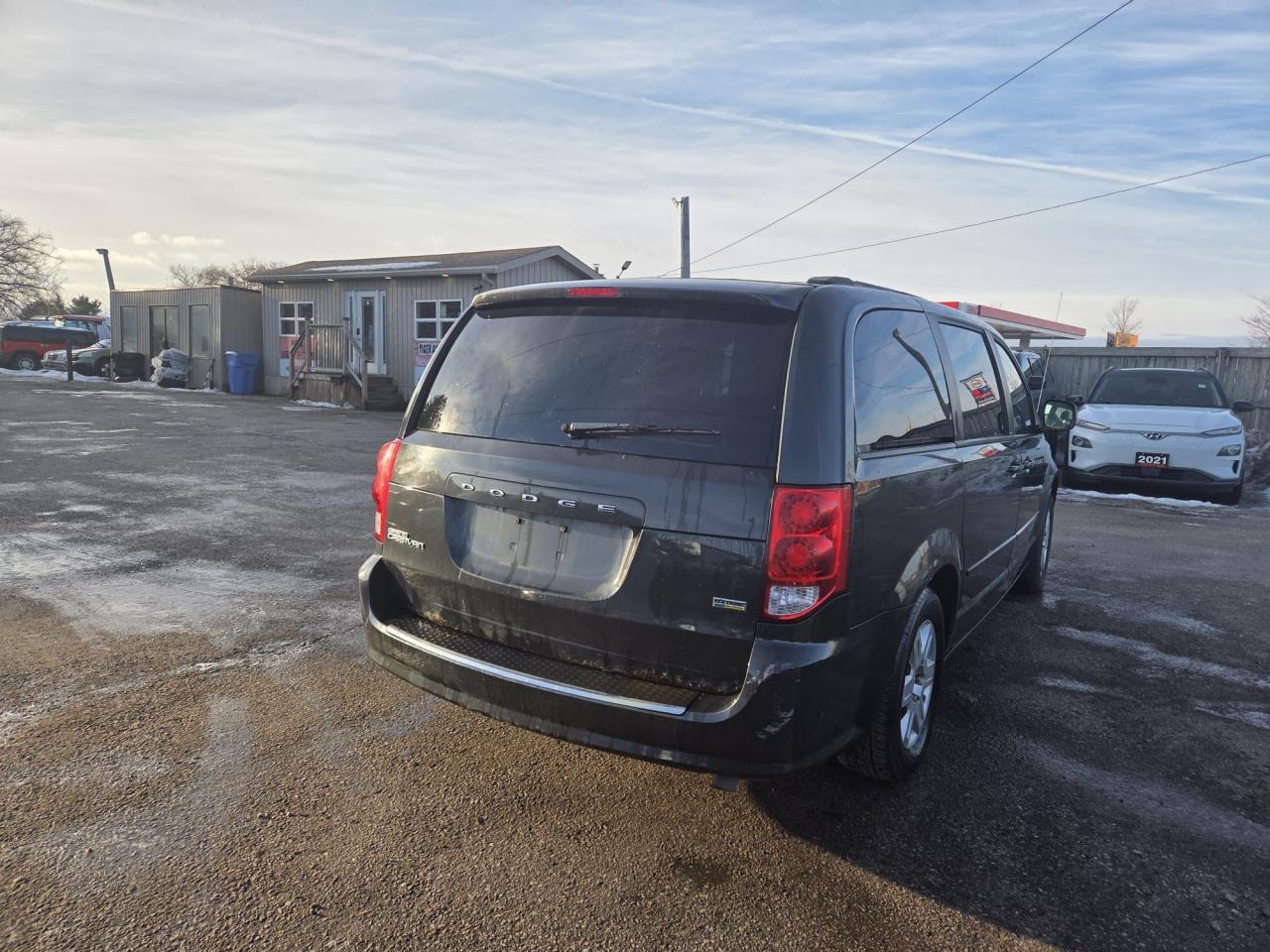 2012 Dodge Grand Caravan SXT, STOWNGO, 7 PASSENGER, WINTER TIRES, AS IS Photo4