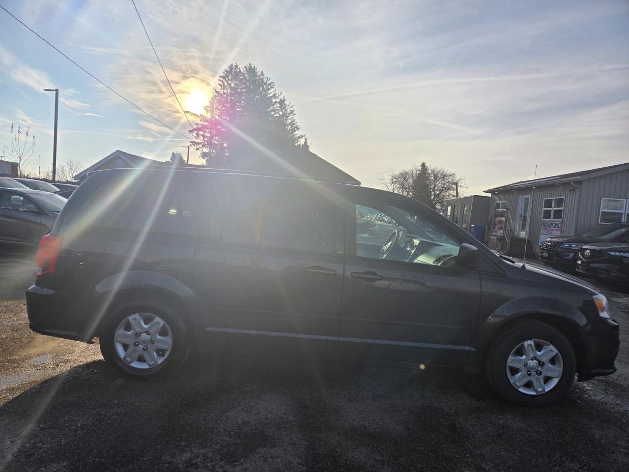 2012 Dodge Grand Caravan SXT, STOWNGO, 7 PASSENGER, WINTER TIRES, AS IS Photo