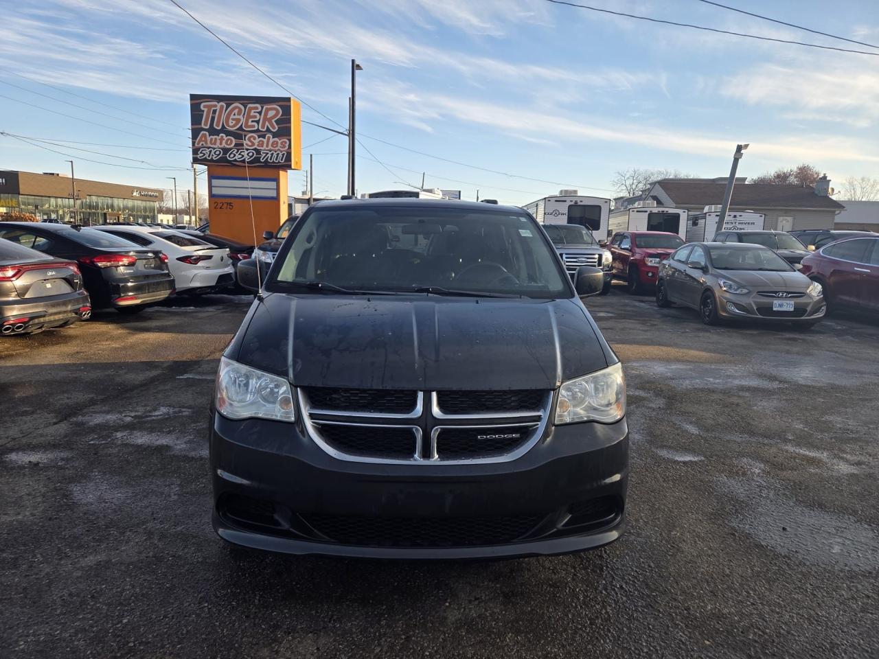 2012 Dodge Grand Caravan SXT, STOWNGO, 7 PASSENGER, WINTER TIRES, AS IS Photo
