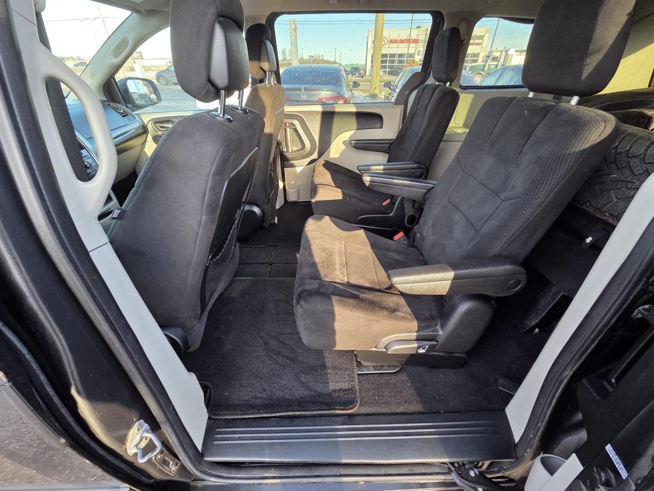 2012 Dodge Grand Caravan SXT, STOWNGO, 7 PASSENGER, WINTER TIRES, AS IS Photo