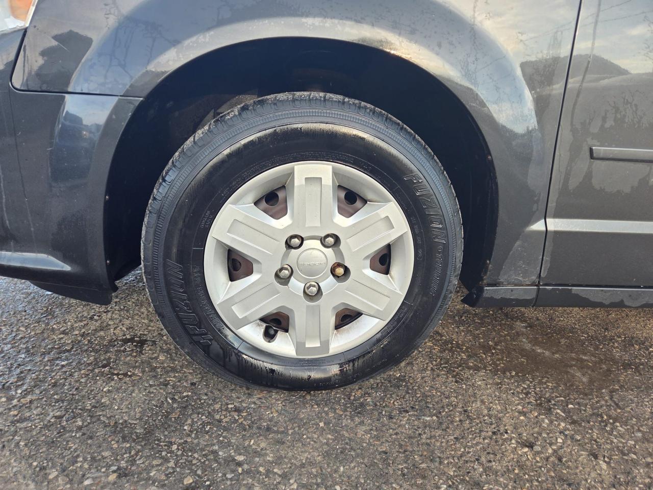 2012 Dodge Grand Caravan SXT, STOWNGO, 7 PASSENGER, WINTER TIRES, AS IS Photo