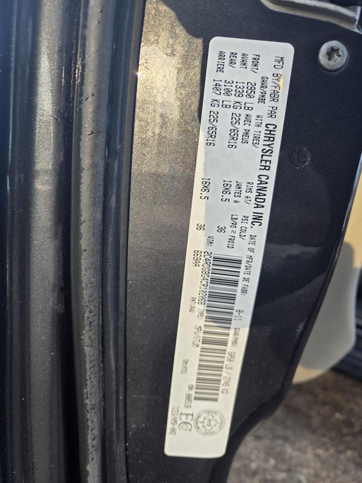 2012 Dodge Grand Caravan SXT, STOWNGO, 7 PASSENGER, WINTER TIRES, AS IS Photo