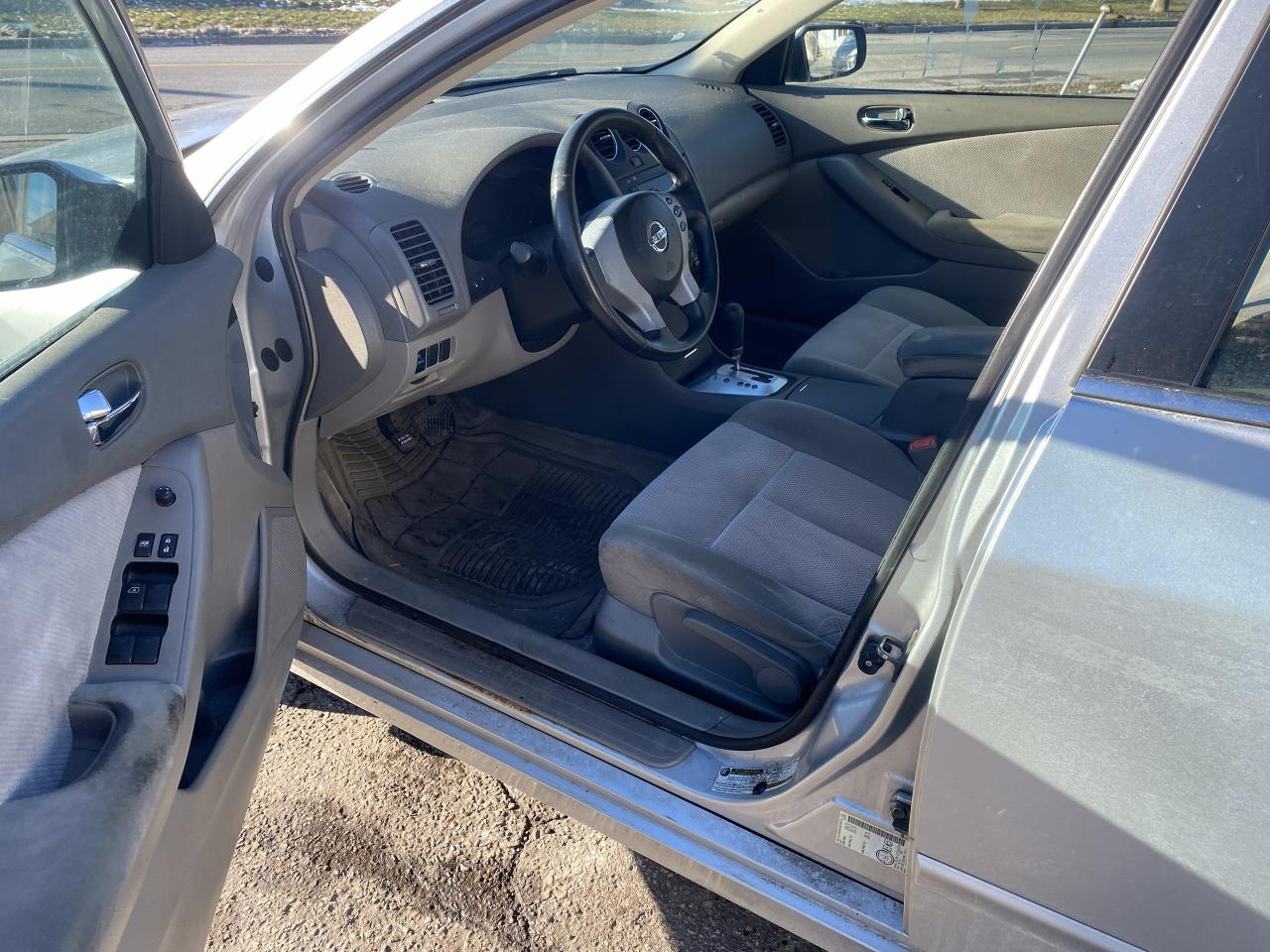 2009 Nissan Altima AS IS Special/Automatic/4 Cylinder Photo