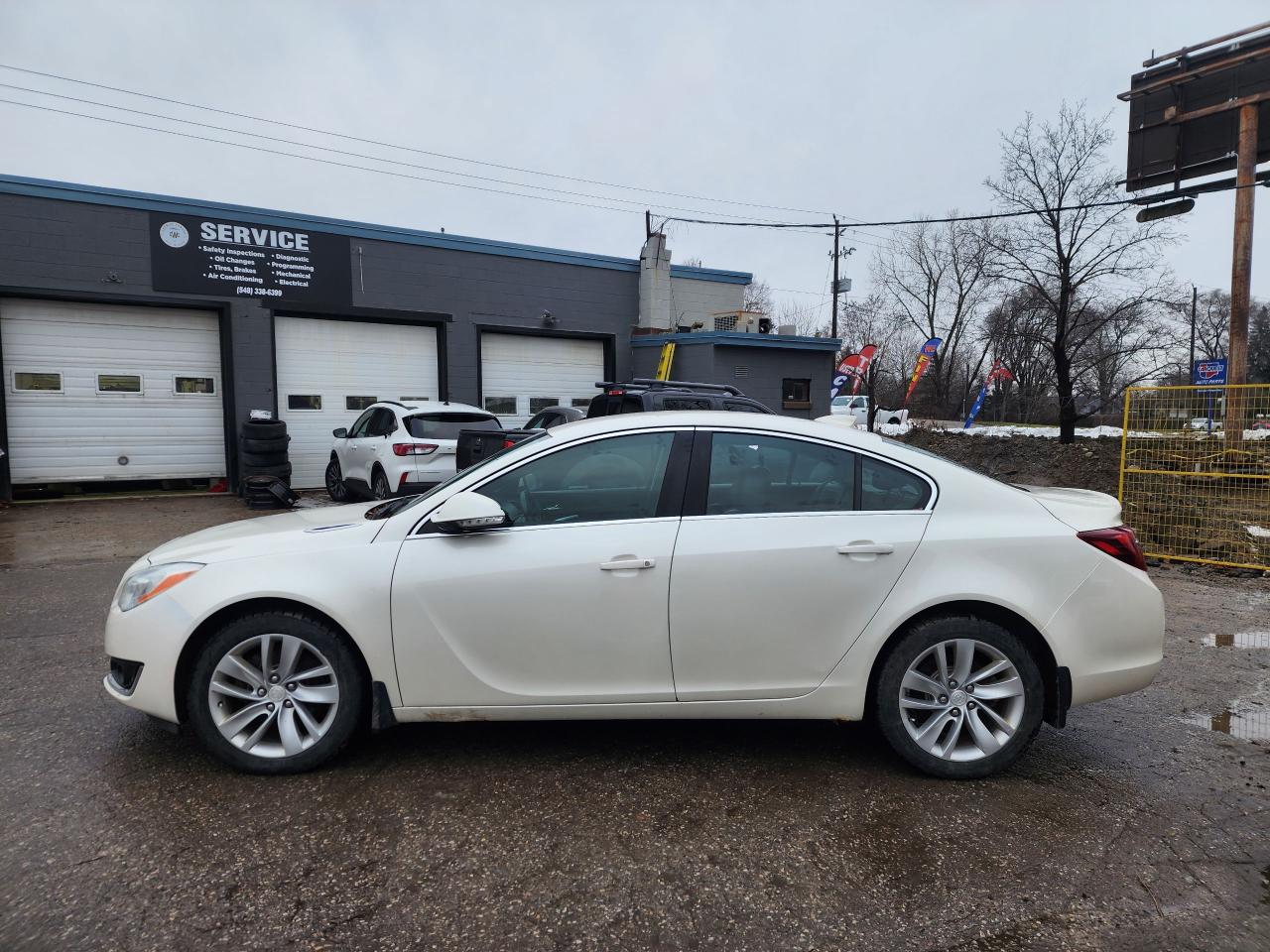 2015 Buick Regal Turbo l Clean Carfax l AWD l Nav l Remote Start Photo