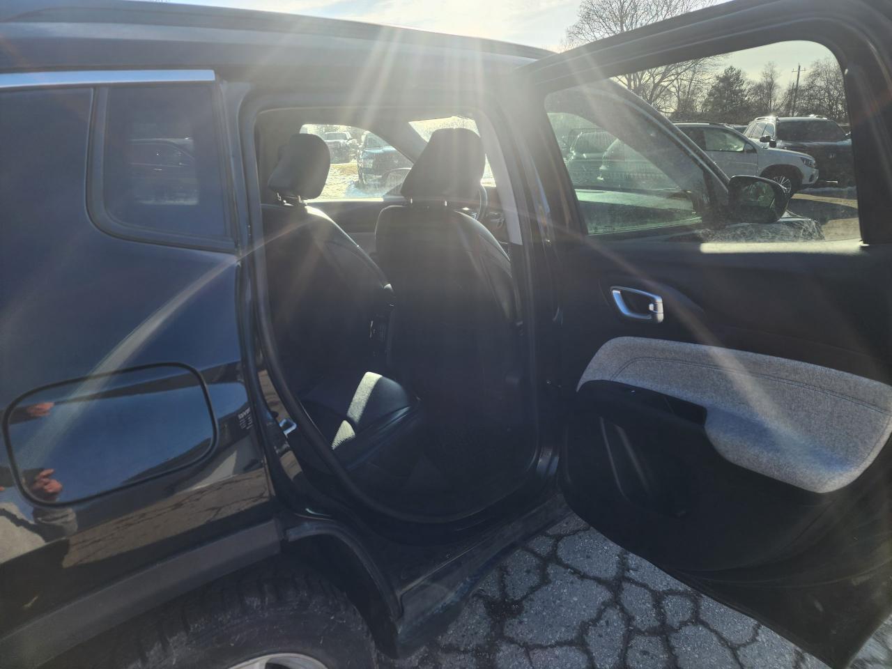 2022 Jeep Compass NORTH l AWD l Heated Seats l Remote Start Photo