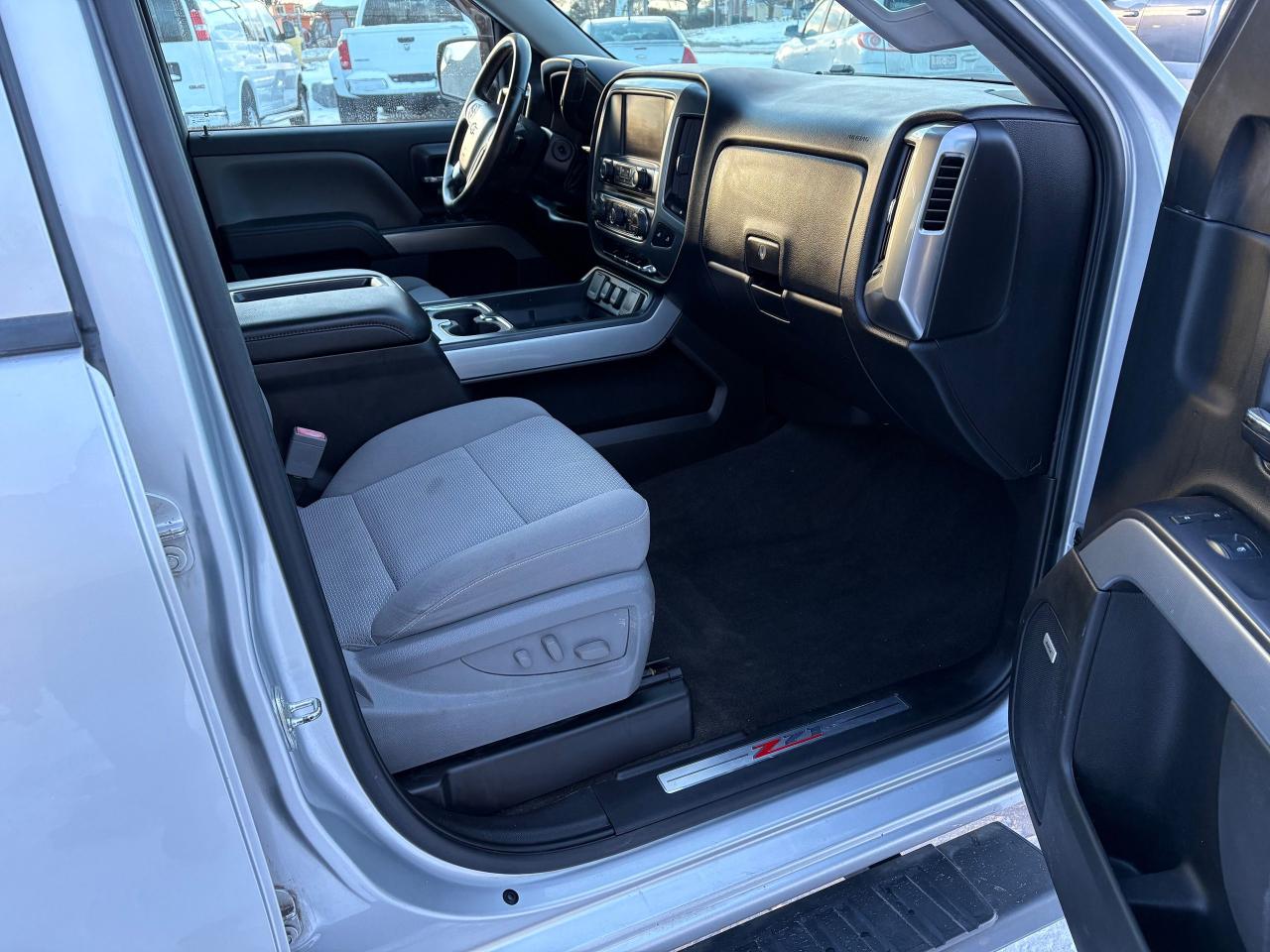 2015 Chevrolet Silverado 1500 LT Photo3