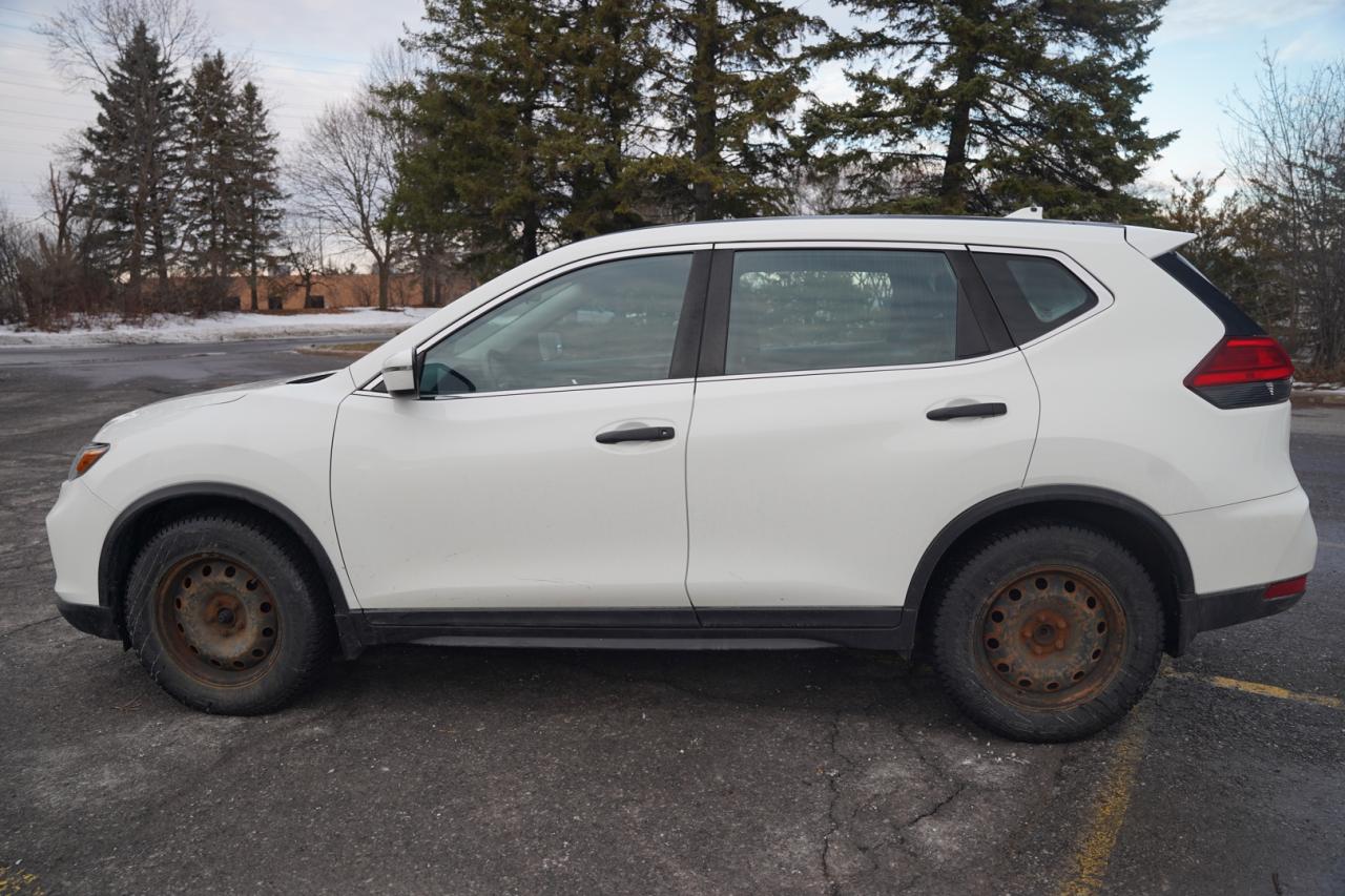 2017 Nissan Rogue SV 2WD Photo