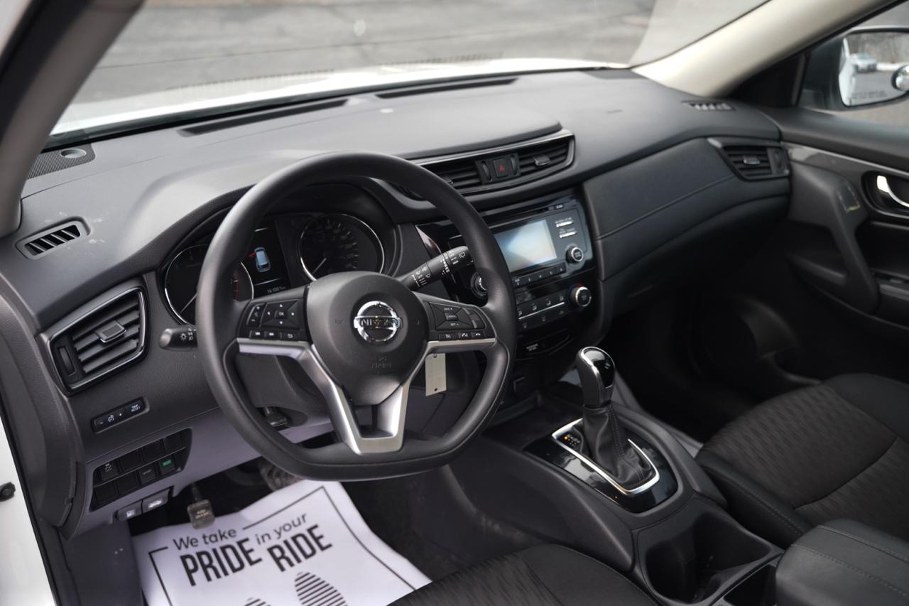 2017 Nissan Rogue SV 2WD Photo