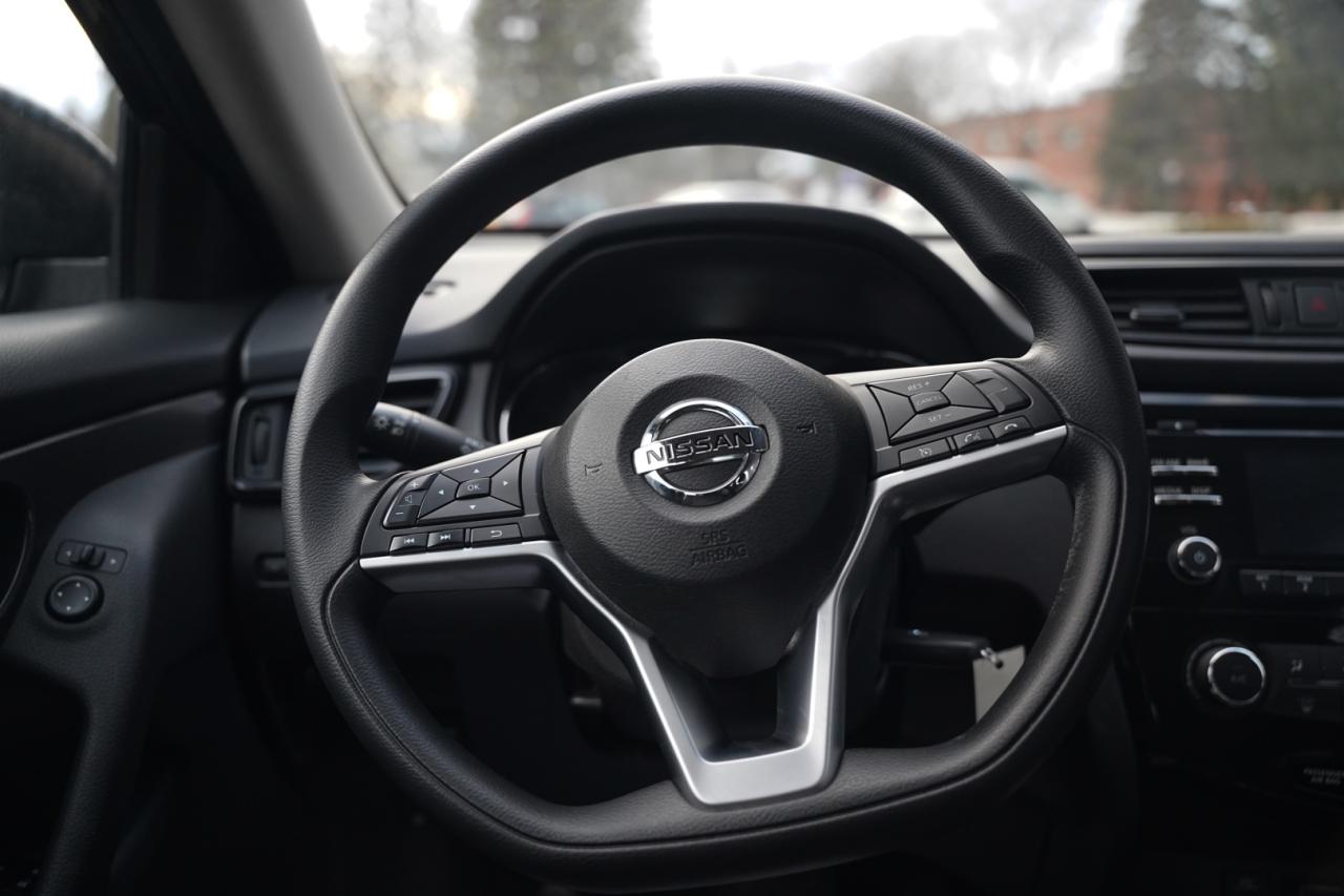 2017 Nissan Rogue SV 2WD Photo