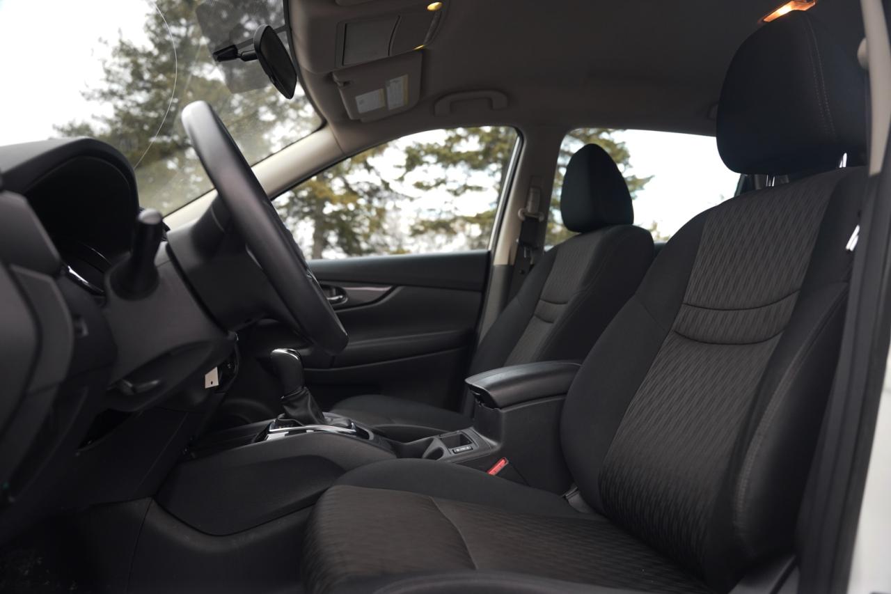 2017 Nissan Rogue SV 2WD Photo