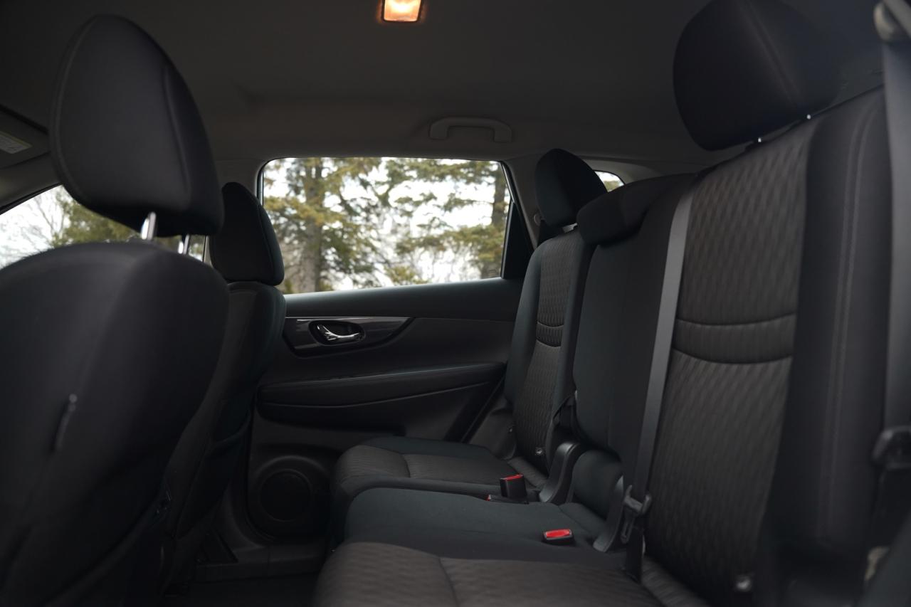 2017 Nissan Rogue SV 2WD Photo