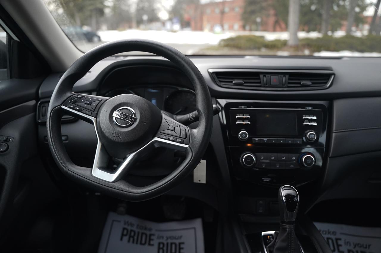 2017 Nissan Rogue SV 2WD Photo