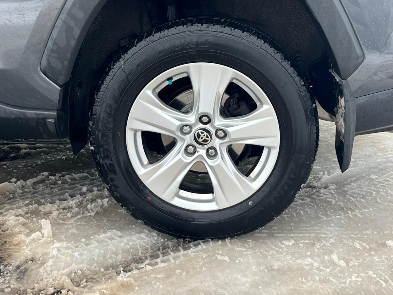 2021 Toyota RAV4 XLE AWD Photo