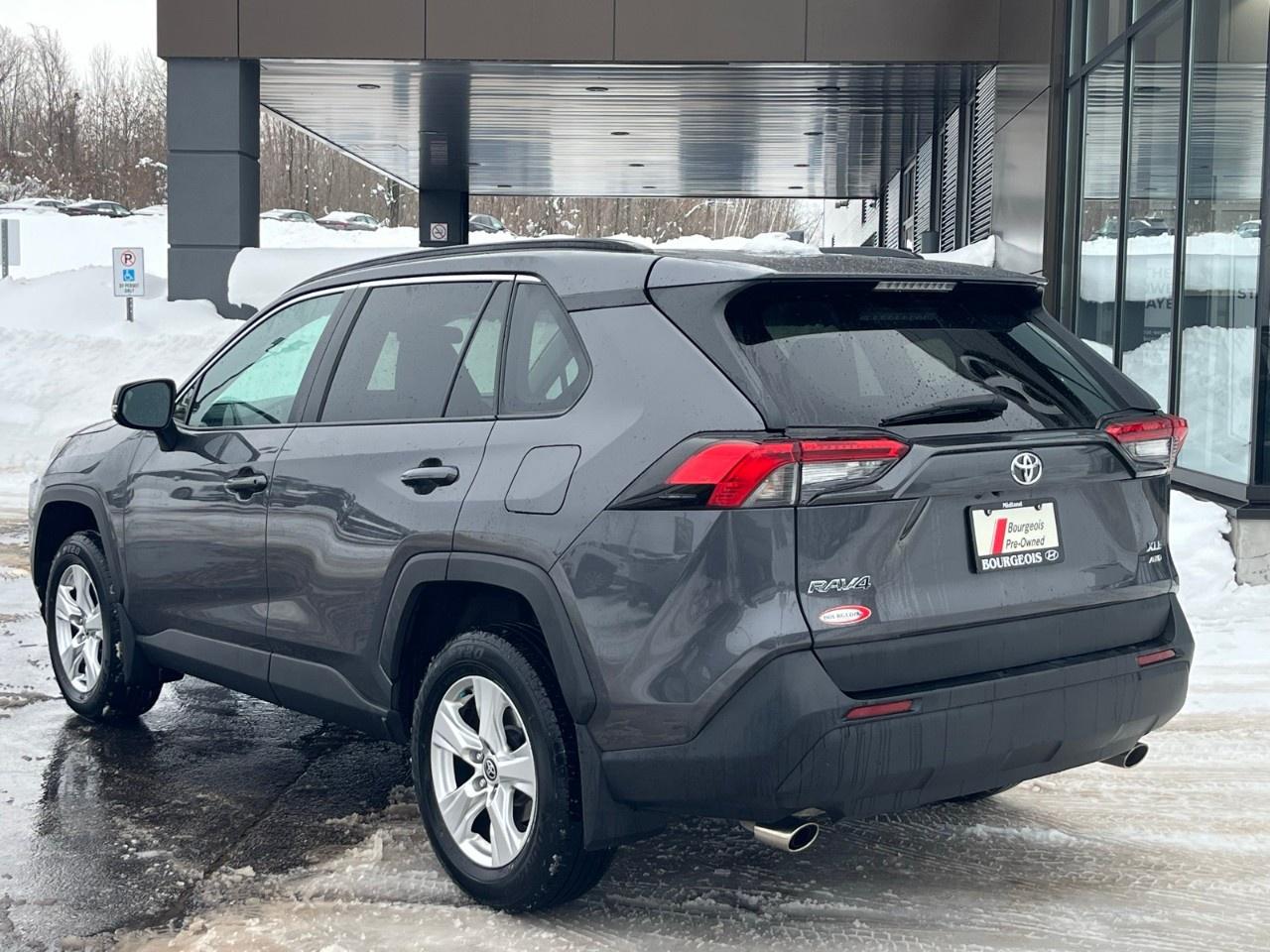 2021 Toyota RAV4 XLE AWD Photo