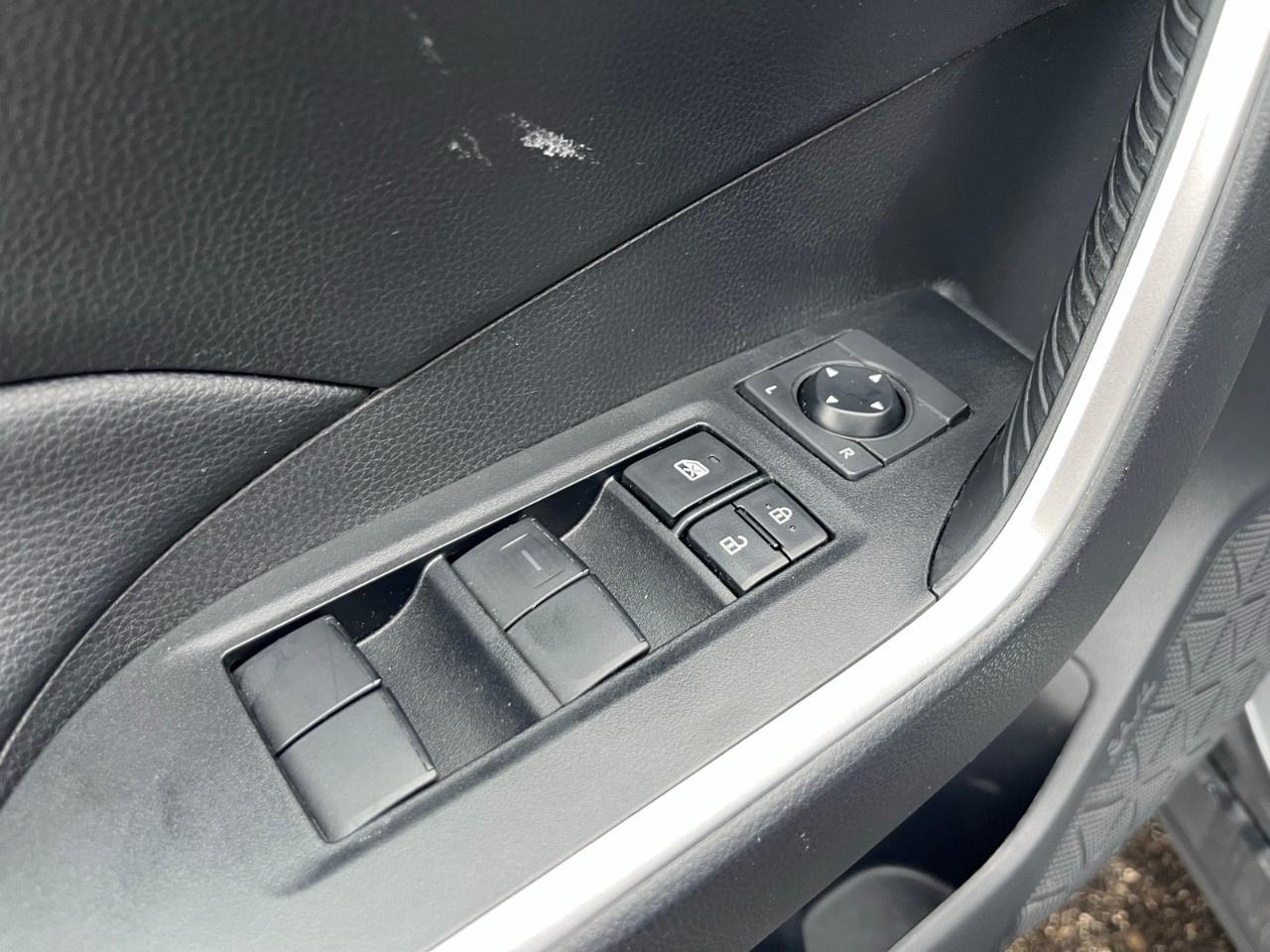 2021 Toyota RAV4 XLE AWD Photo