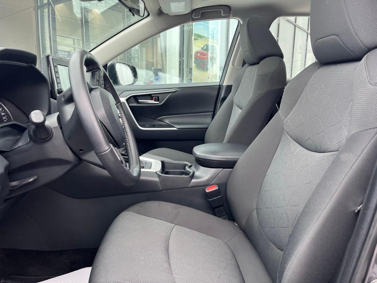 2021 Toyota RAV4 XLE AWD Photo