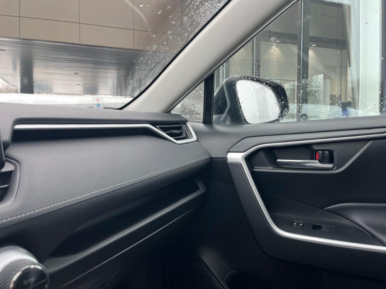 2021 Toyota RAV4 XLE AWD Photo