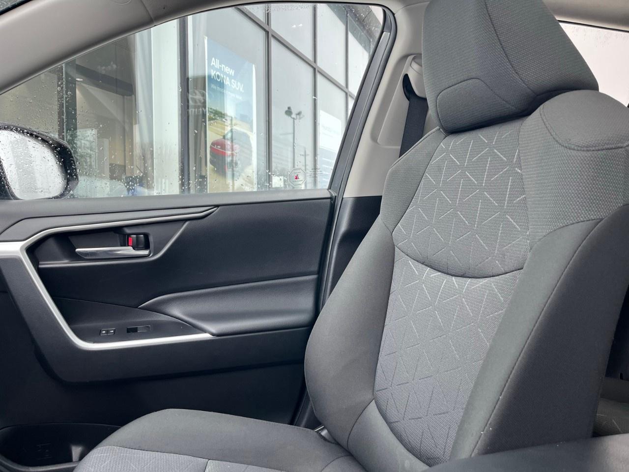 2021 Toyota RAV4 XLE AWD Photo