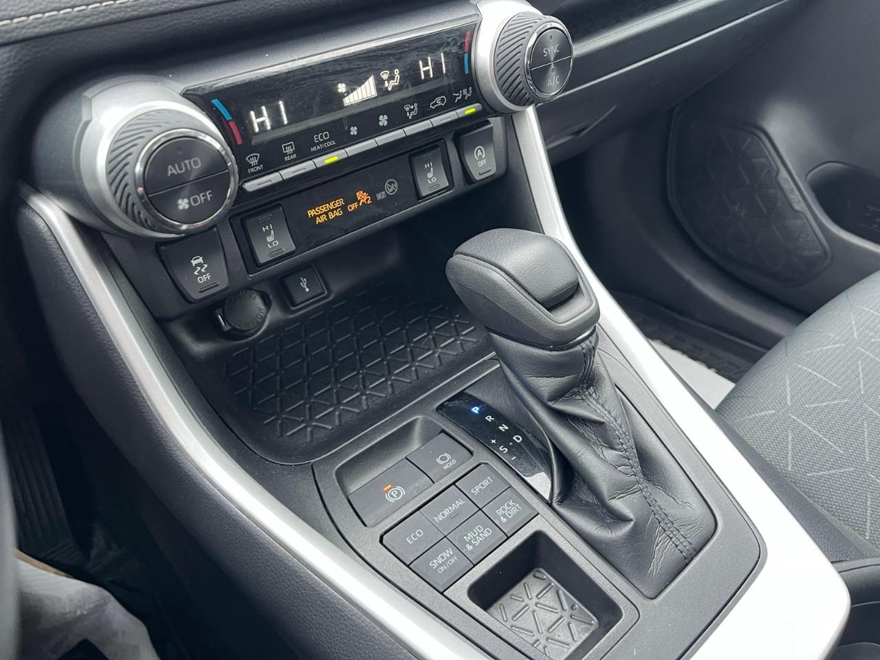 2021 Toyota RAV4 XLE AWD Photo