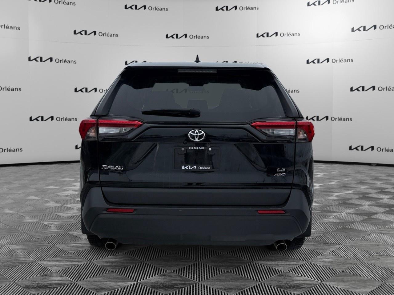 2022 Toyota RAV4 LE AWD Photo3