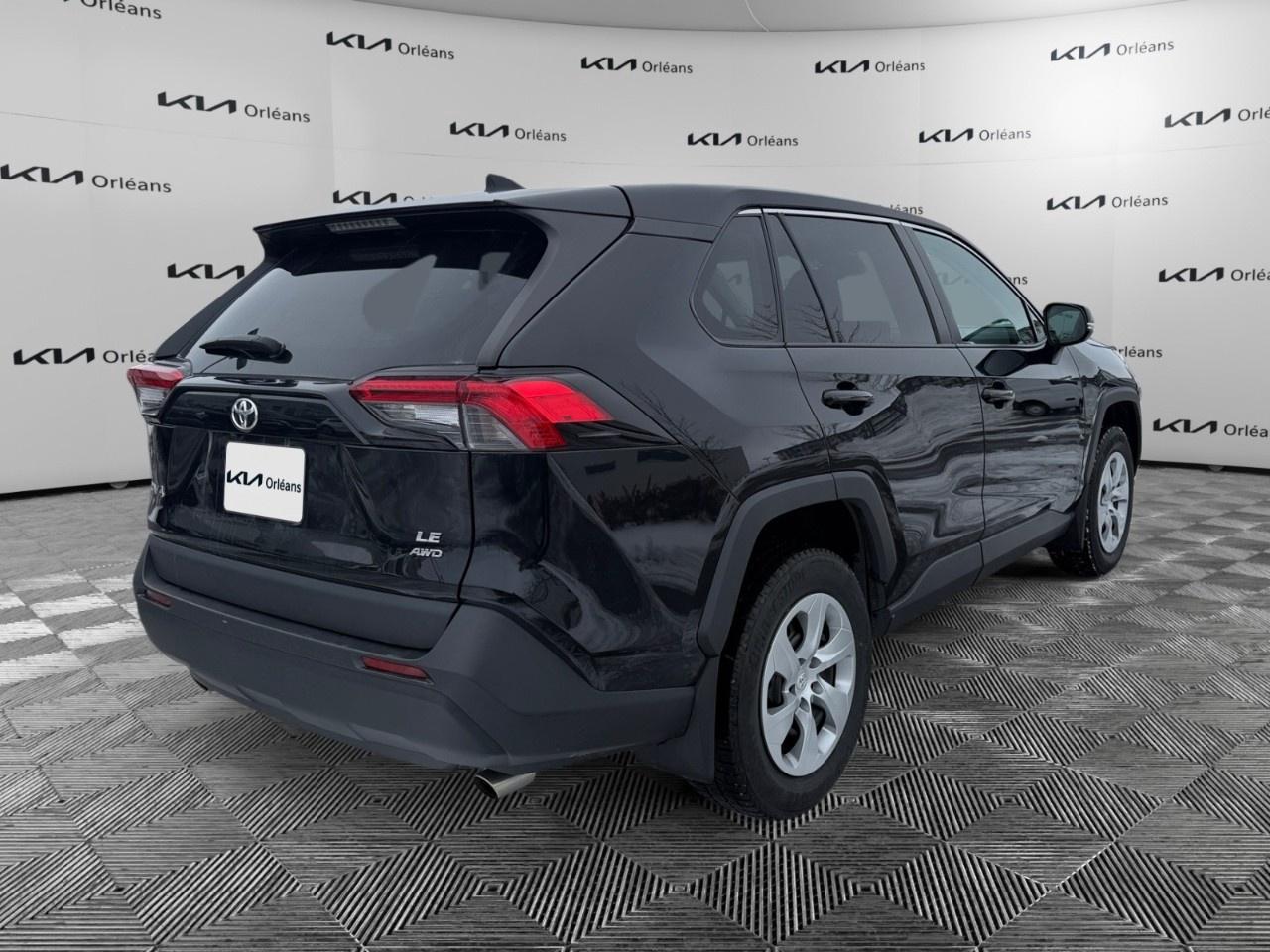 2022 Toyota RAV4 LE AWD Photo4