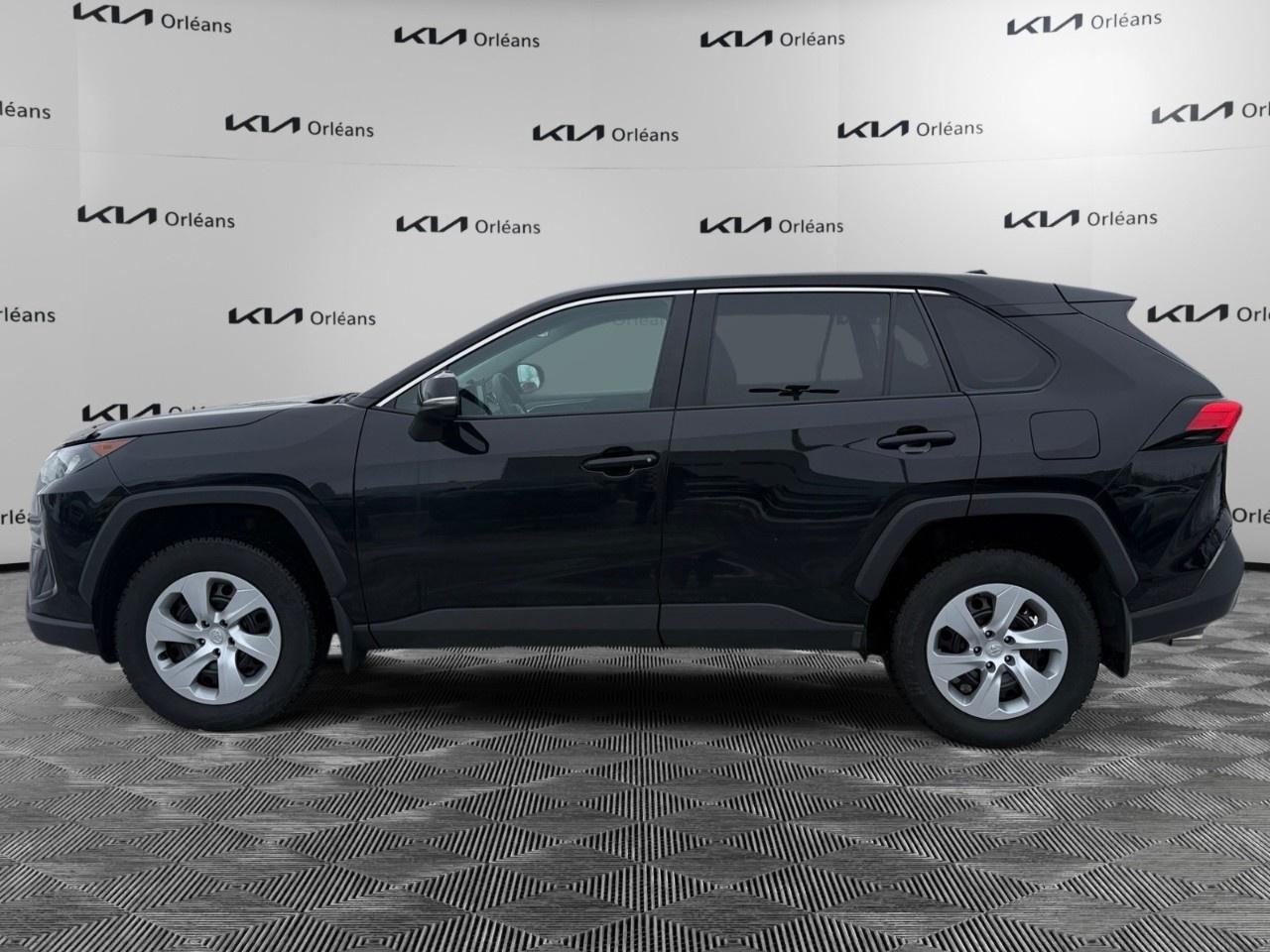 2022 Toyota RAV4 LE AWD Photo