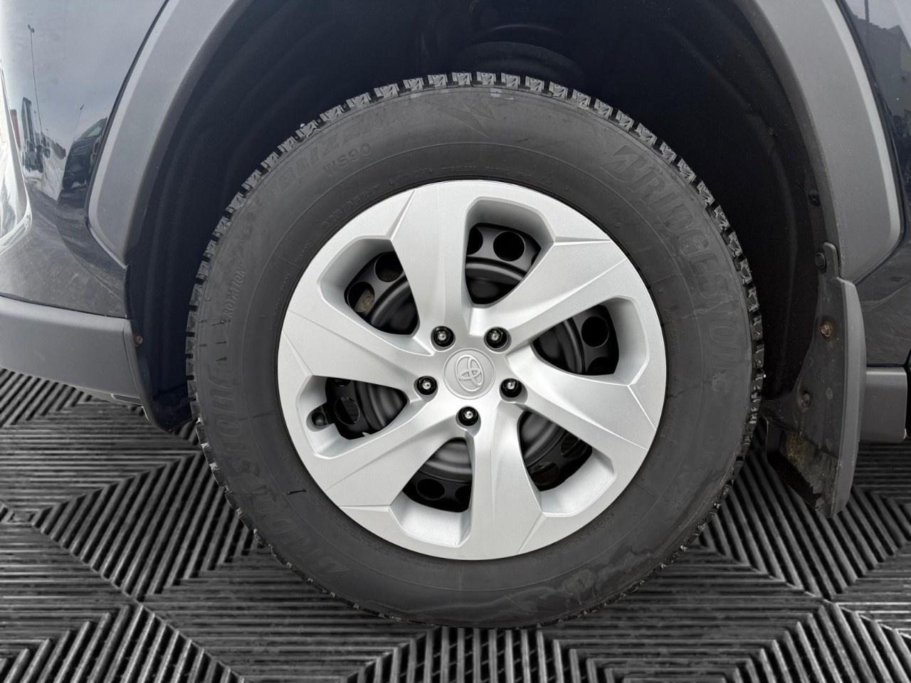 2022 Toyota RAV4 LE AWD Photo