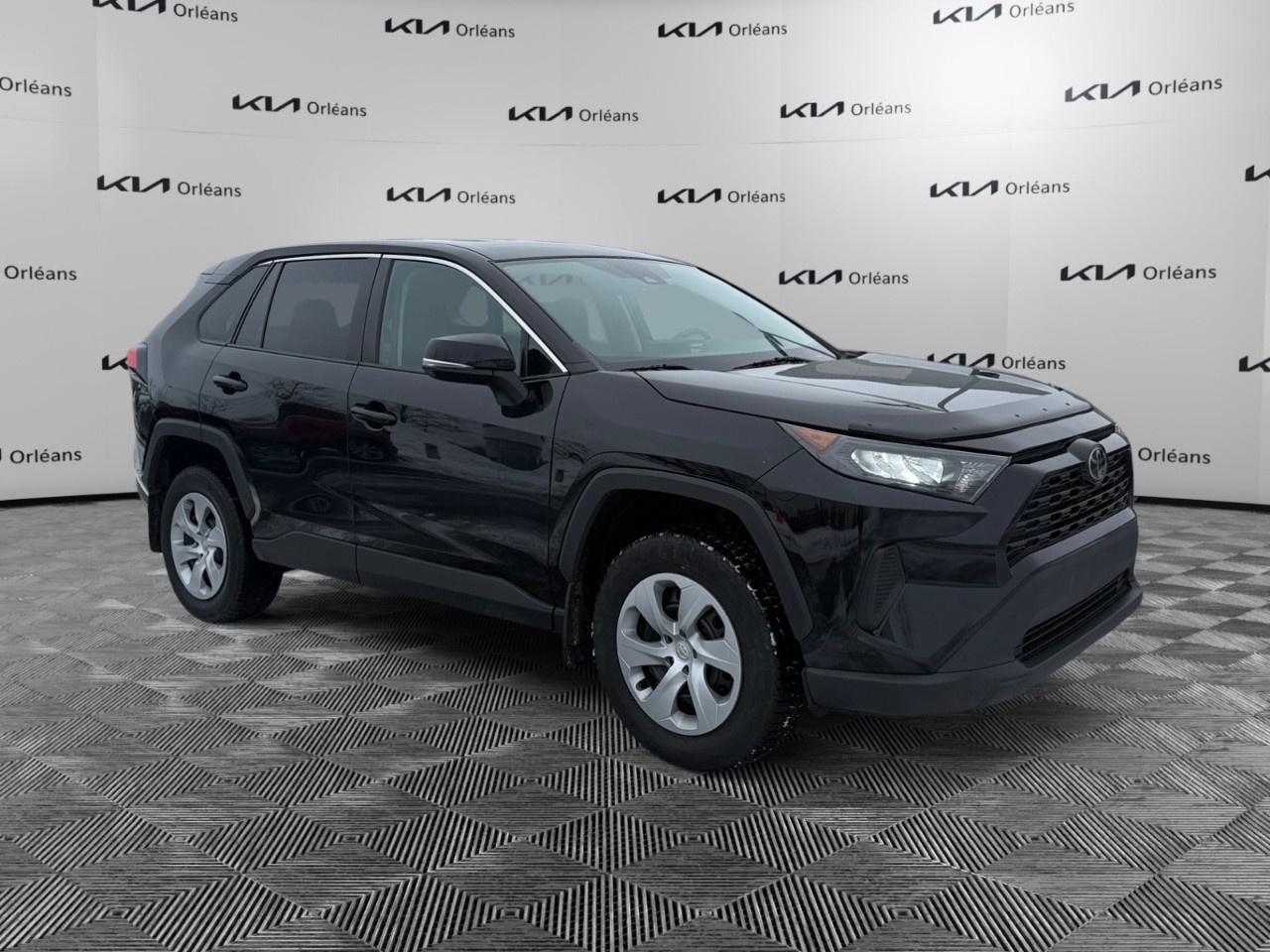 2022 Toyota RAV4 LE AWD Photo