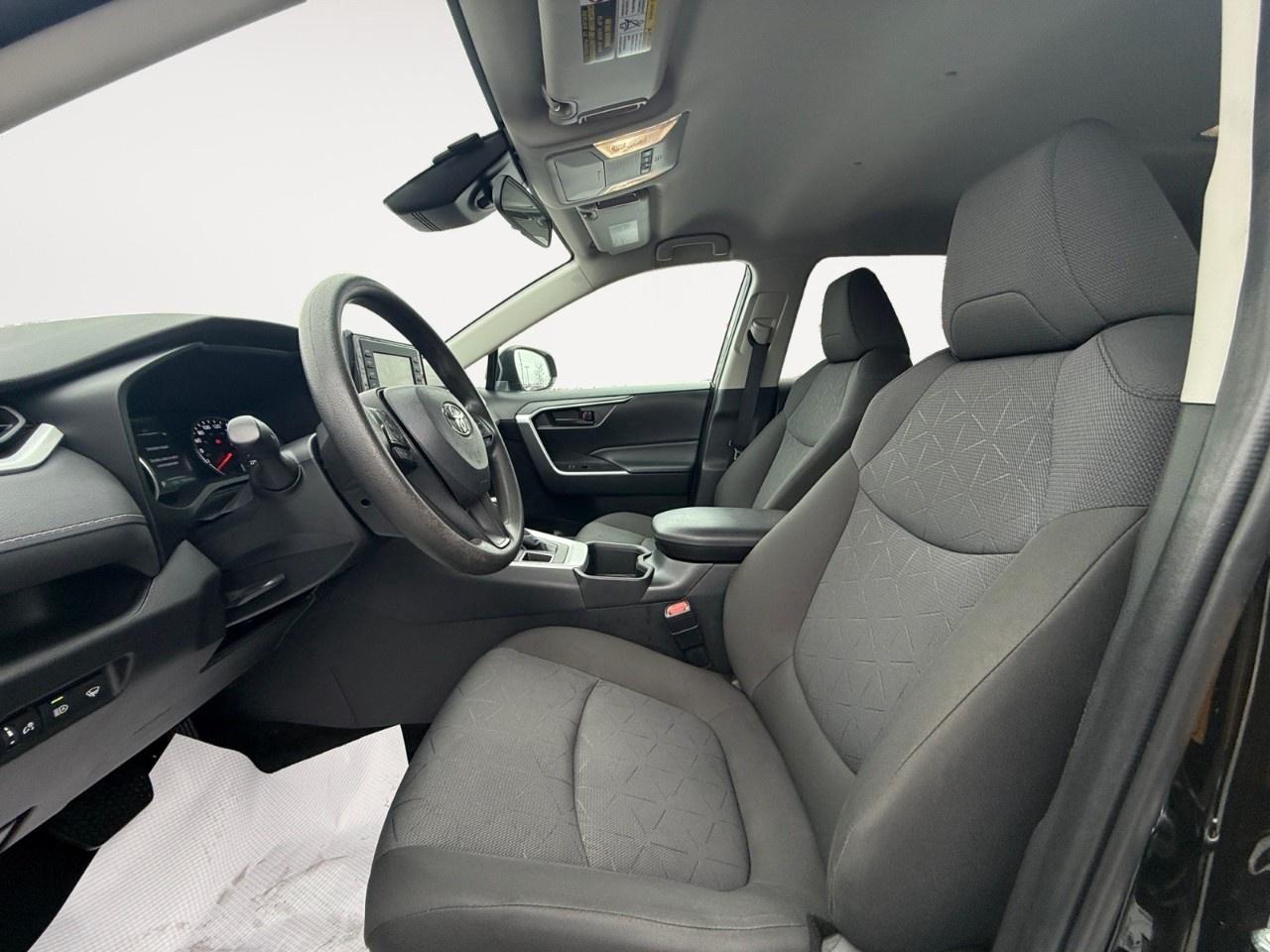 2022 Toyota RAV4 LE AWD Photo