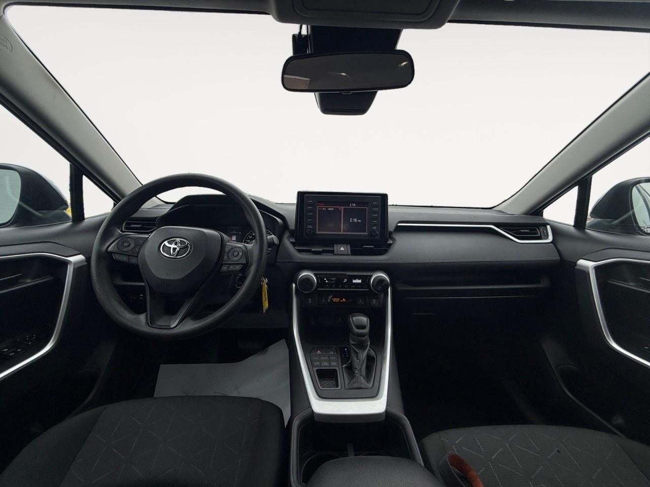 2022 Toyota RAV4 LE AWD Photo