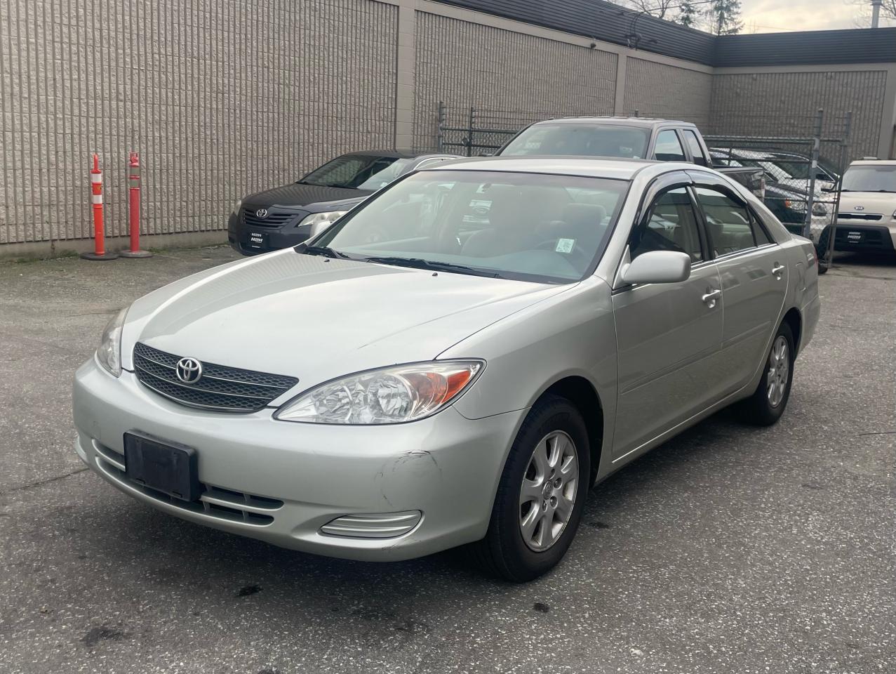 2002 Toyota Camry LE Photo1
