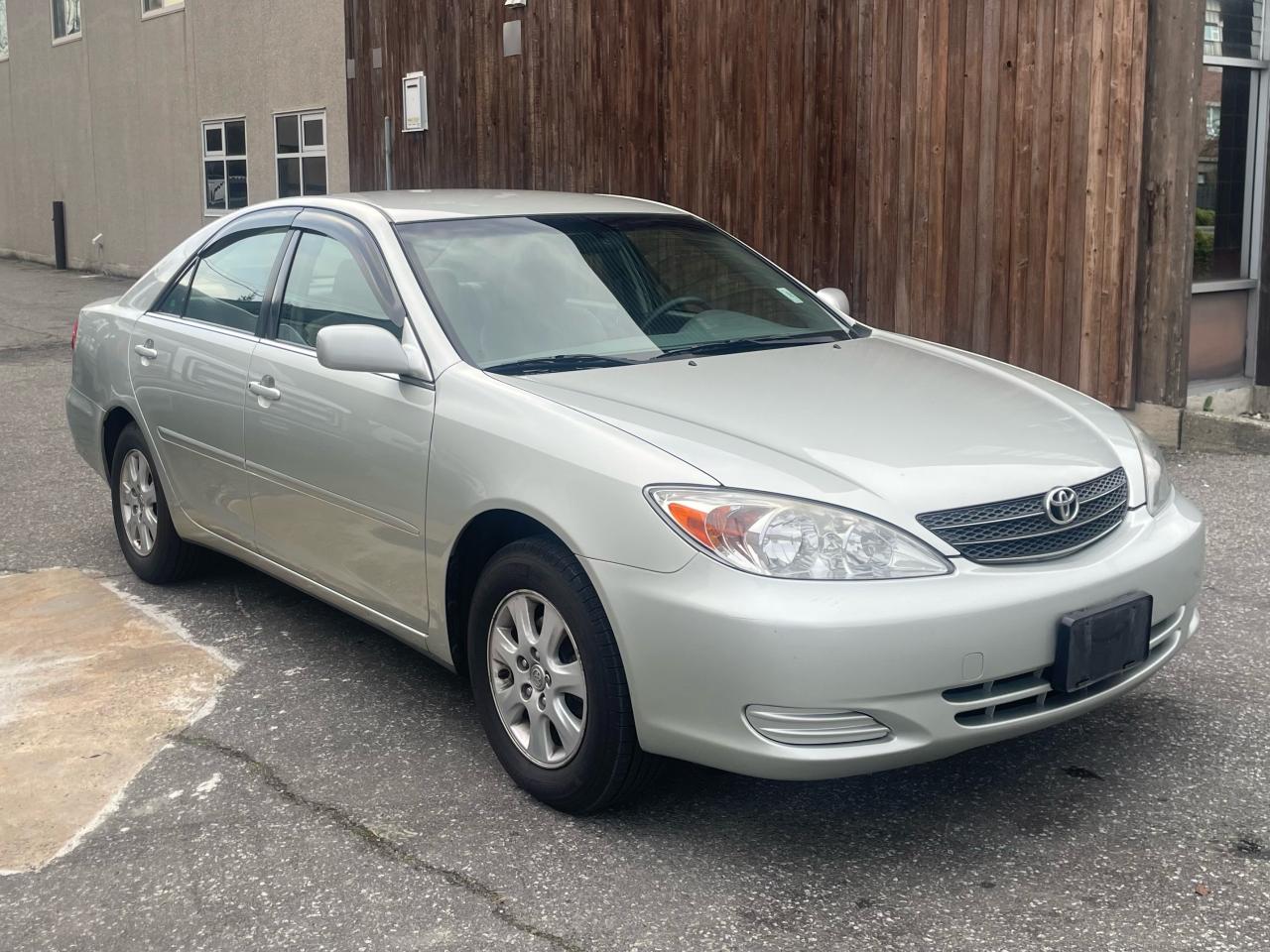 2002 Toyota Camry LE Photo3