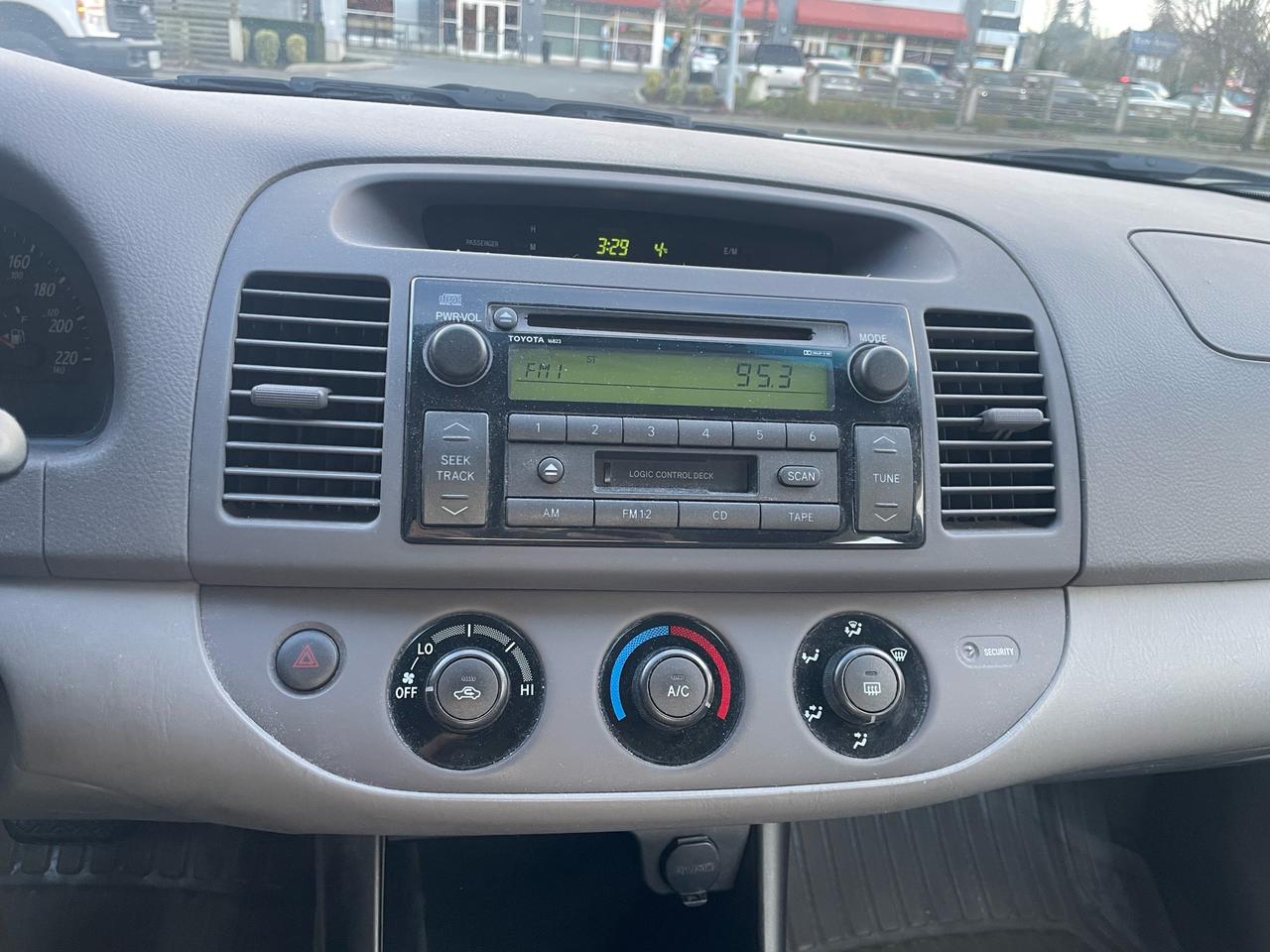 2002 Toyota Camry LE Photo13