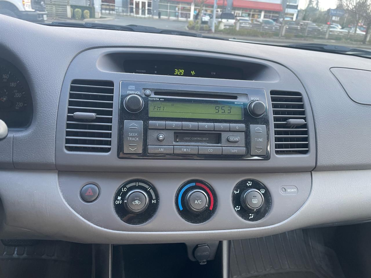 2002 Toyota Camry LE Photo13