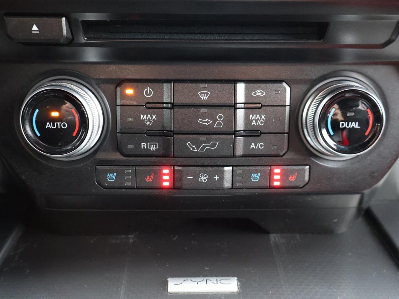 2016 Ford F-150 LARIAT FX-4 PKG 4WD CERTIFIED *1 OWNER*ACCIDENT FREE* CAMERA NAV BLUETOOTH LEATHER HEATED SEATS CRUISE ALLOYS Photo