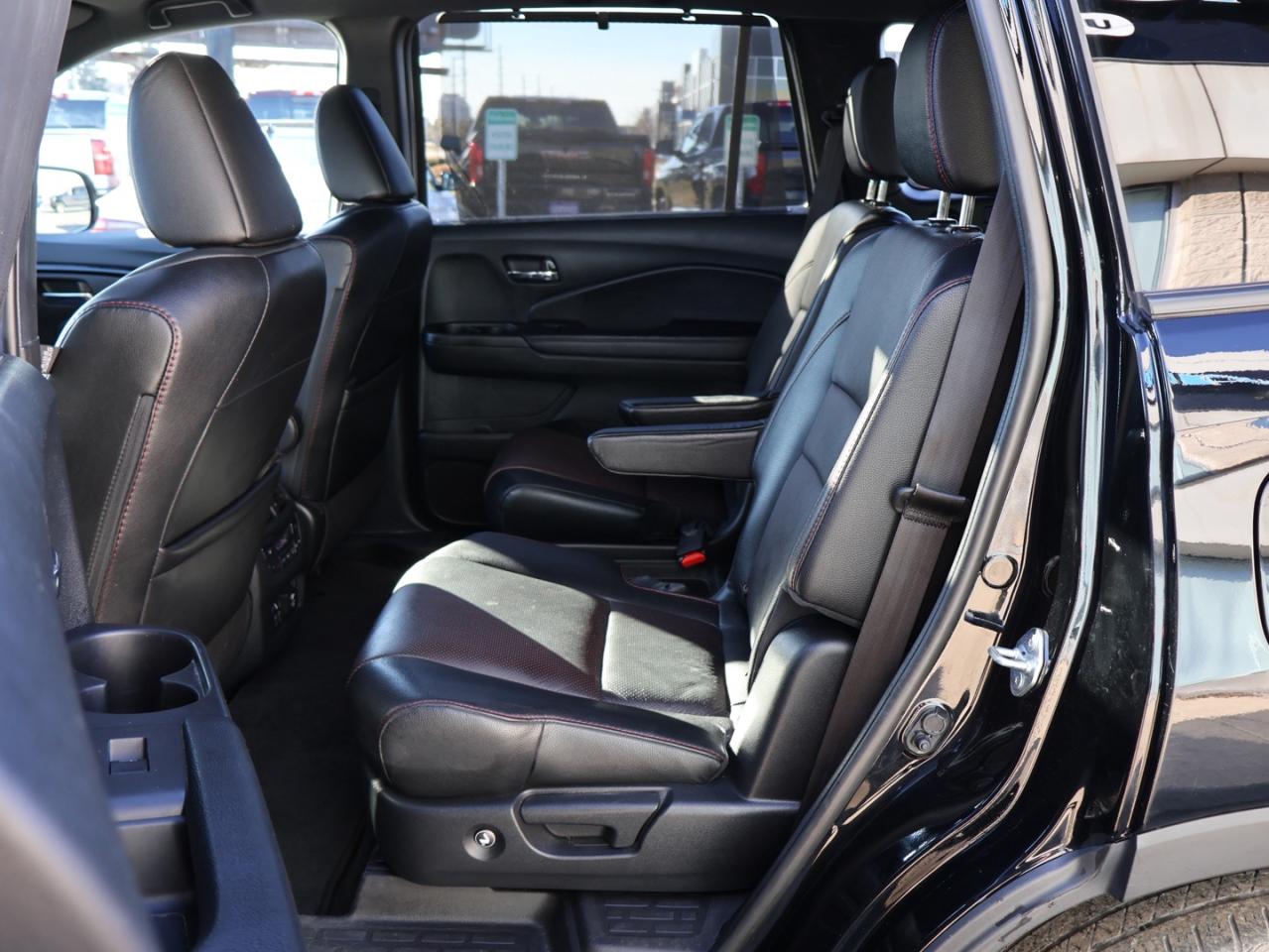 2022 Honda Pilot BLACK EDITION 4WD *ACCIDENT FREE*HONDA MAINTAIN* CAMERA NAV BLUETOOTH LEATHER HEATED SEATS SUNROOF CRUISE ALLOYS Photo