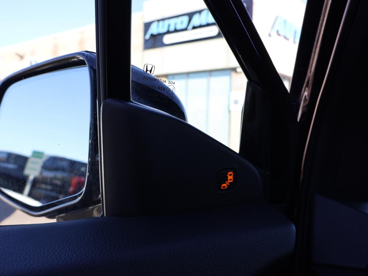 2022 Honda Pilot BLACK EDITION 4WD *ACCIDENT FREE*HONDA MAINTAIN* CAMERA NAV BLUETOOTH LEATHER HEATED SEATS SUNROOF CRUISE ALLOYS Photo