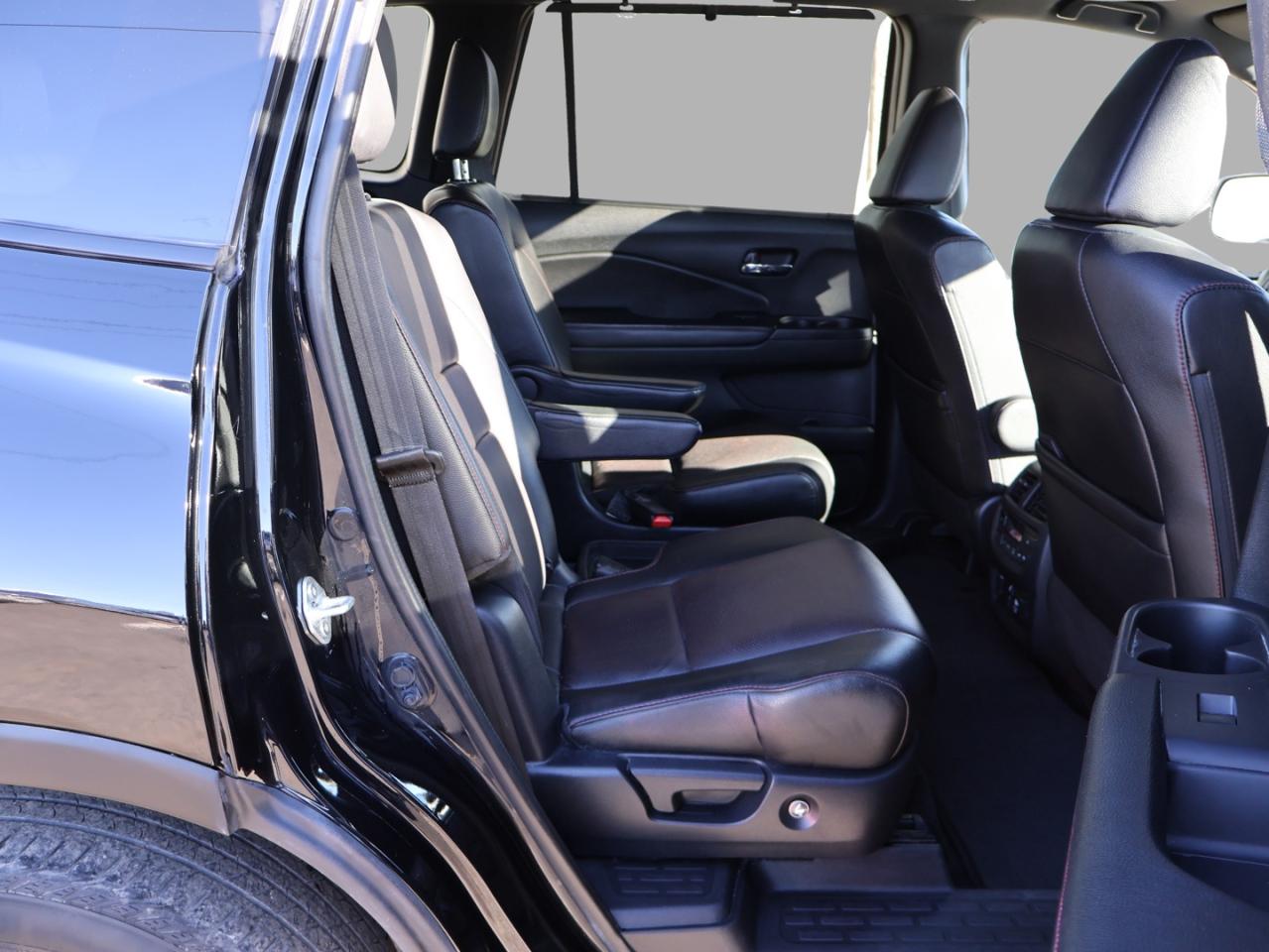 2022 Honda Pilot BLACK EDITION 4WD *ACCIDENT FREE*HONDA MAINTAIN* CAMERA NAV BLUETOOTH LEATHER HEATED SEATS SUNROOF CRUISE ALLOYS Photo