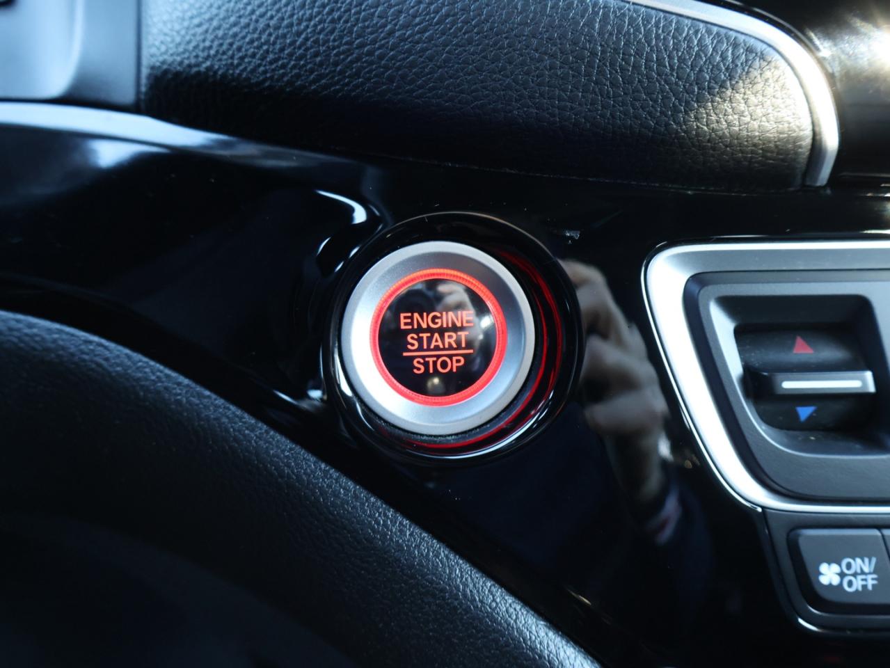 2022 Honda Pilot BLACK EDITION 4WD *ACCIDENT FREE*HONDA MAINTAIN* CAMERA NAV BLUETOOTH LEATHER HEATED SEATS SUNROOF CRUISE ALLOYS Photo