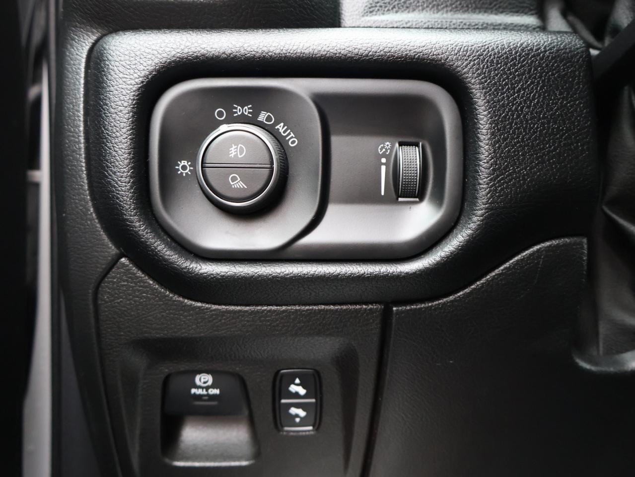 2020 RAM 1500 BIG HORN 4WD CERTIFIED CAMERA BLUETOOTH HEATED SEATS CRUISE ALLOYS Photo