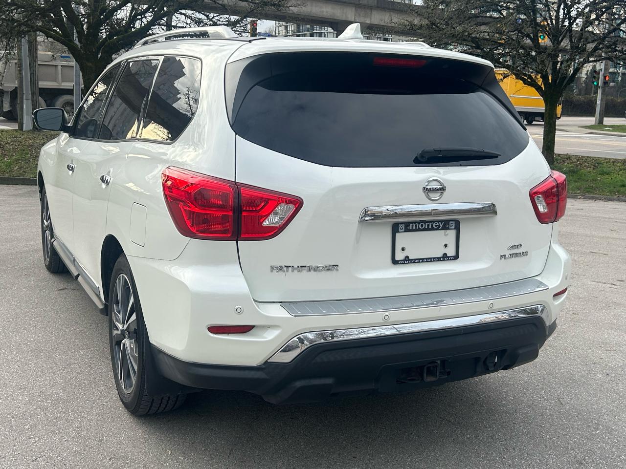 2020 Nissan Pathfinder 4x4 Platinum - Photo #3