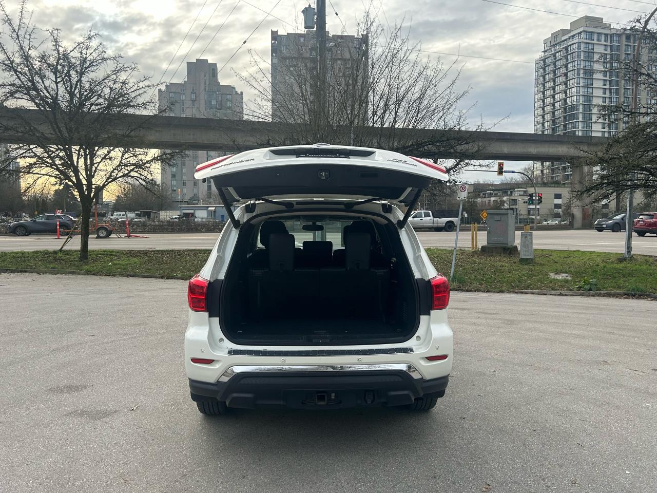 2020 Nissan Pathfinder 4x4 Platinum - Photo #8