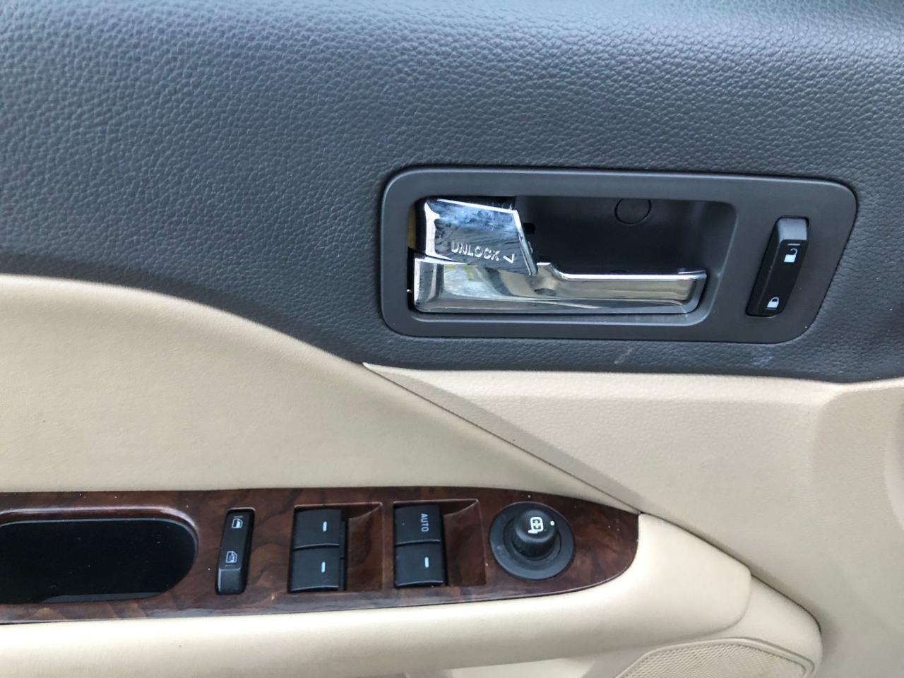 2010 Ford Fusion SEL Photo