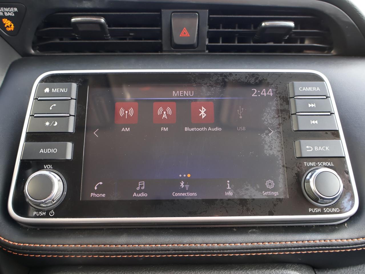 2019 Nissan Kicks SR CERTIFIED *ACCIDENT FREE*NOSSAN MAINTAIN* CAMERA BLUETOOTH LEATHER HEATED SEATS CRUISE ALLOYS Photo