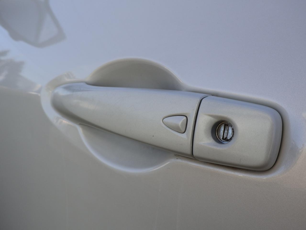 2019 Nissan Kicks SR CERTIFIED *ACCIDENT FREE*NOSSAN MAINTAIN* CAMERA BLUETOOTH LEATHER HEATED SEATS CRUISE ALLOYS Photo