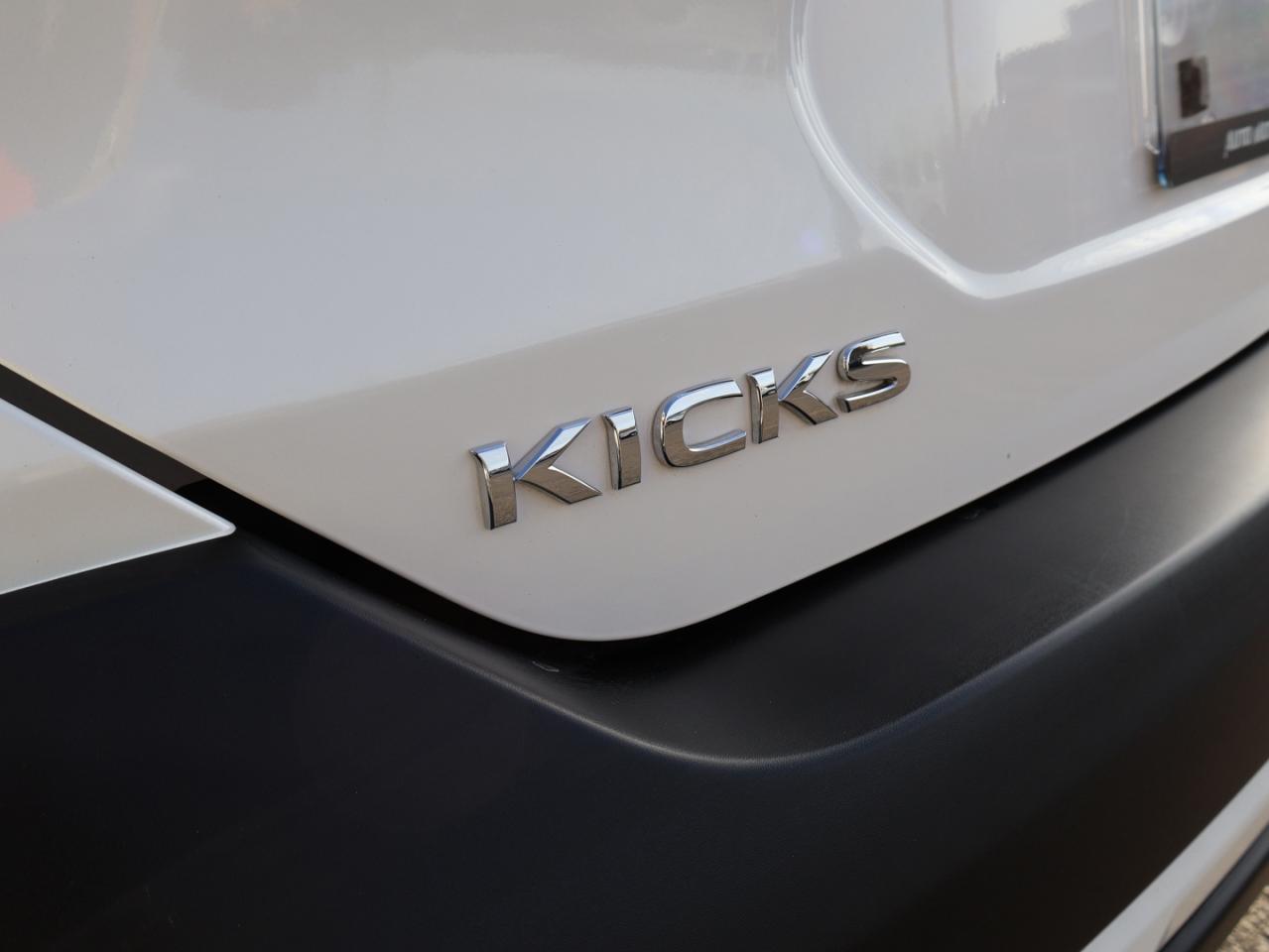 2019 Nissan Kicks SR CERTIFIED *ACCIDENT FREE*NOSSAN MAINTAIN* CAMERA BLUETOOTH LEATHER HEATED SEATS CRUISE ALLOYS Photo