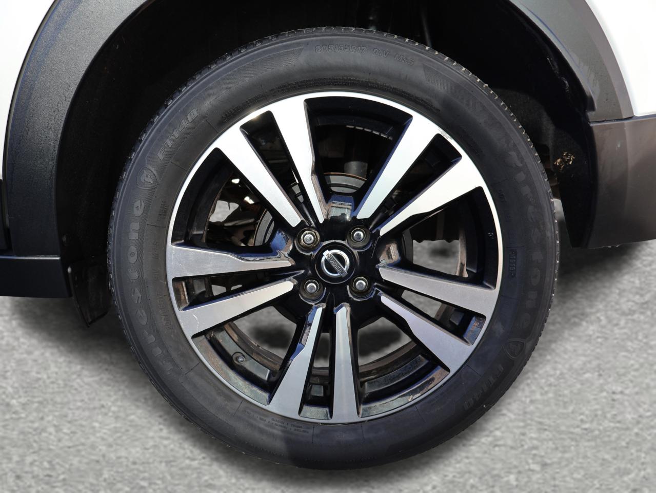 2019 Nissan Kicks SR CERTIFIED *ACCIDENT FREE*NOSSAN MAINTAIN* CAMERA BLUETOOTH LEATHER HEATED SEATS CRUISE ALLOYS Photo