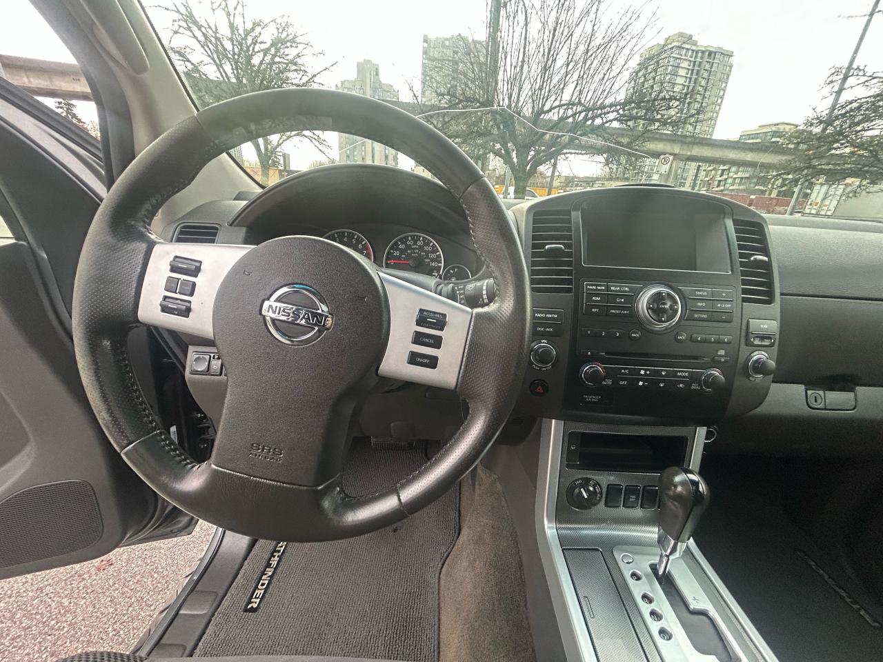 2009 Nissan Pathfinder SE - Photo #10